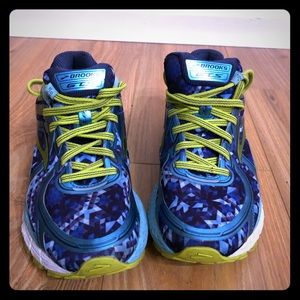 Brooks GTS 16